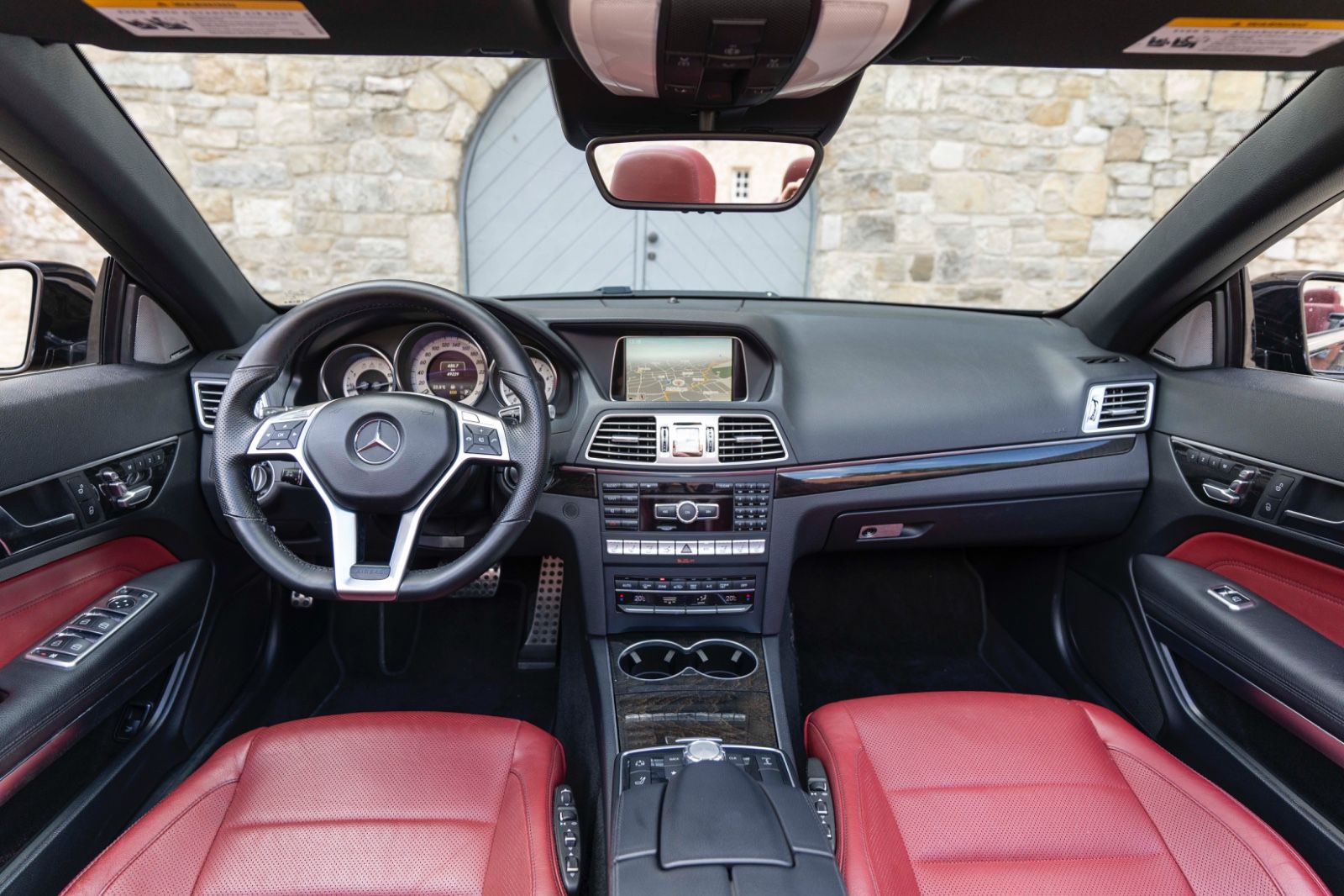 Fahrzeugabbildung Mercedes-Benz E 550 Cabriolet AMG-LINE ACC H&K LED KAM TOTW