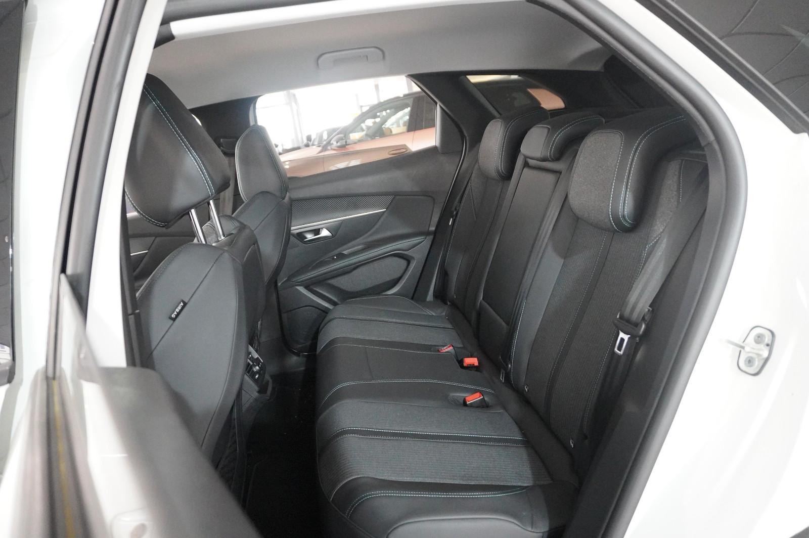 Peugeot 3008 Hybrid PHEV ALLURE NAVI/LED/KAMERA/SHZ/AHK