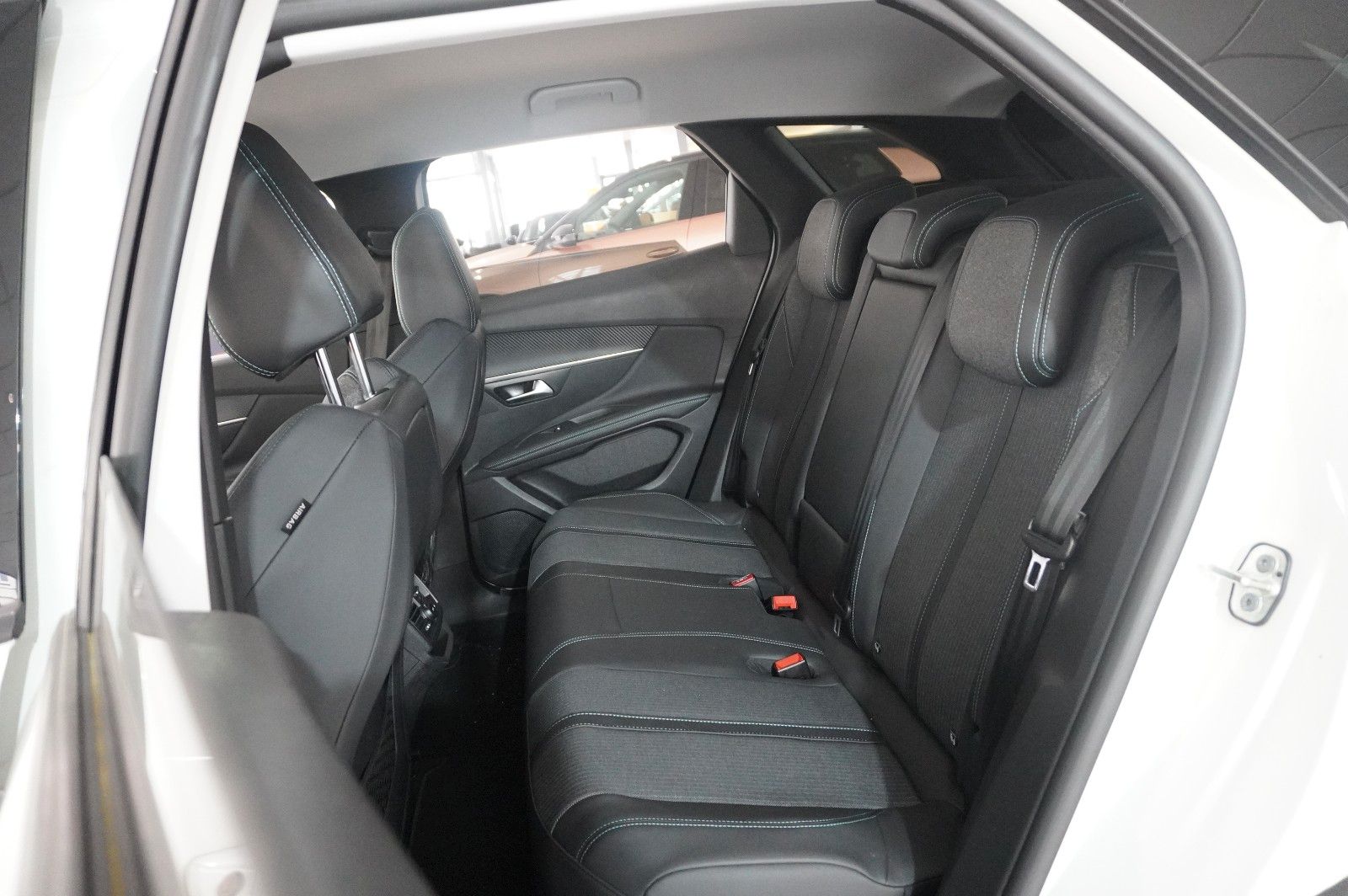 Fahrzeugabbildung Peugeot 3008 Hybrid PHEV ALLURE NAVI/LED/KAMERA/SHZ/AHK