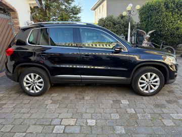 Volkswagen Tiguan - 9