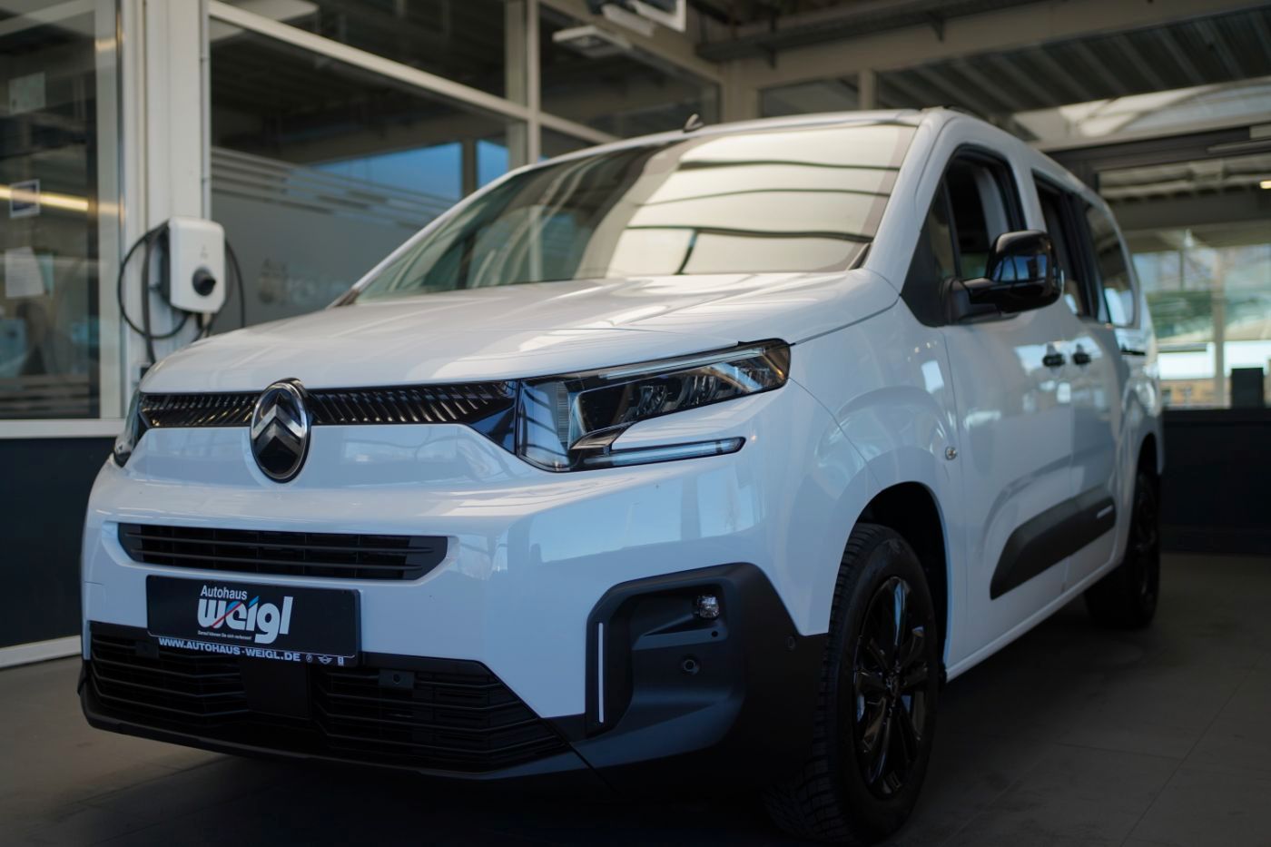 Fahrzeugabbildung Citroën Berlingo XL BlueHDi 130 EAT8 Max 7 Sitzer Navi