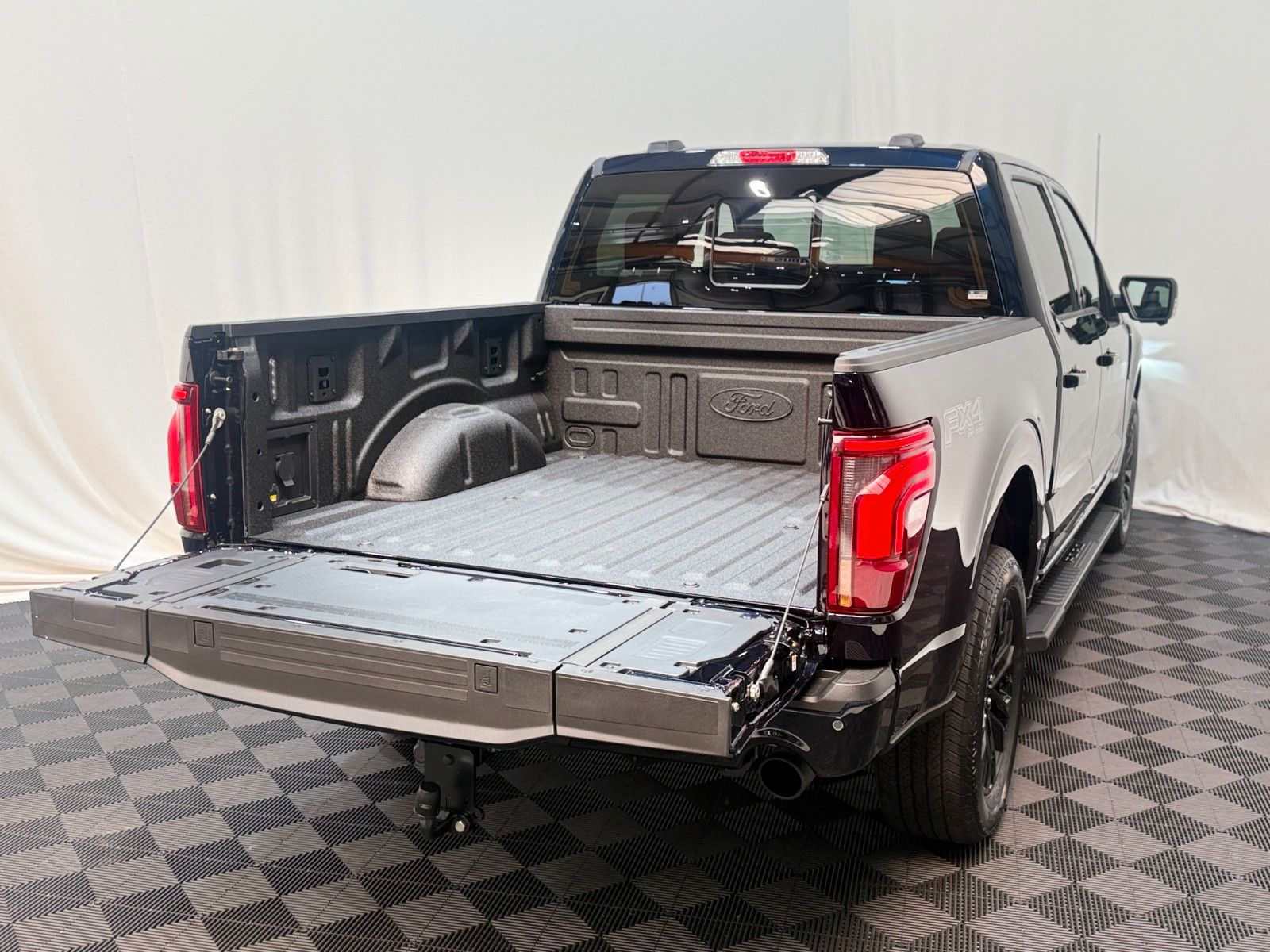 Fahrzeugabbildung Ford F-150 Lariat 5.0L V8  5,5" Black Ed. MY25