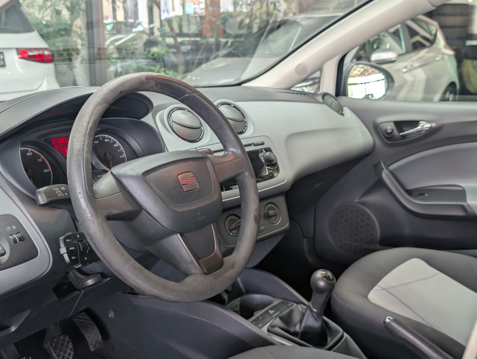 Fahrzeugabbildung SEAT Ibiza Reference Limo 1.4 EURO 5 TÜV KLIMA AUX