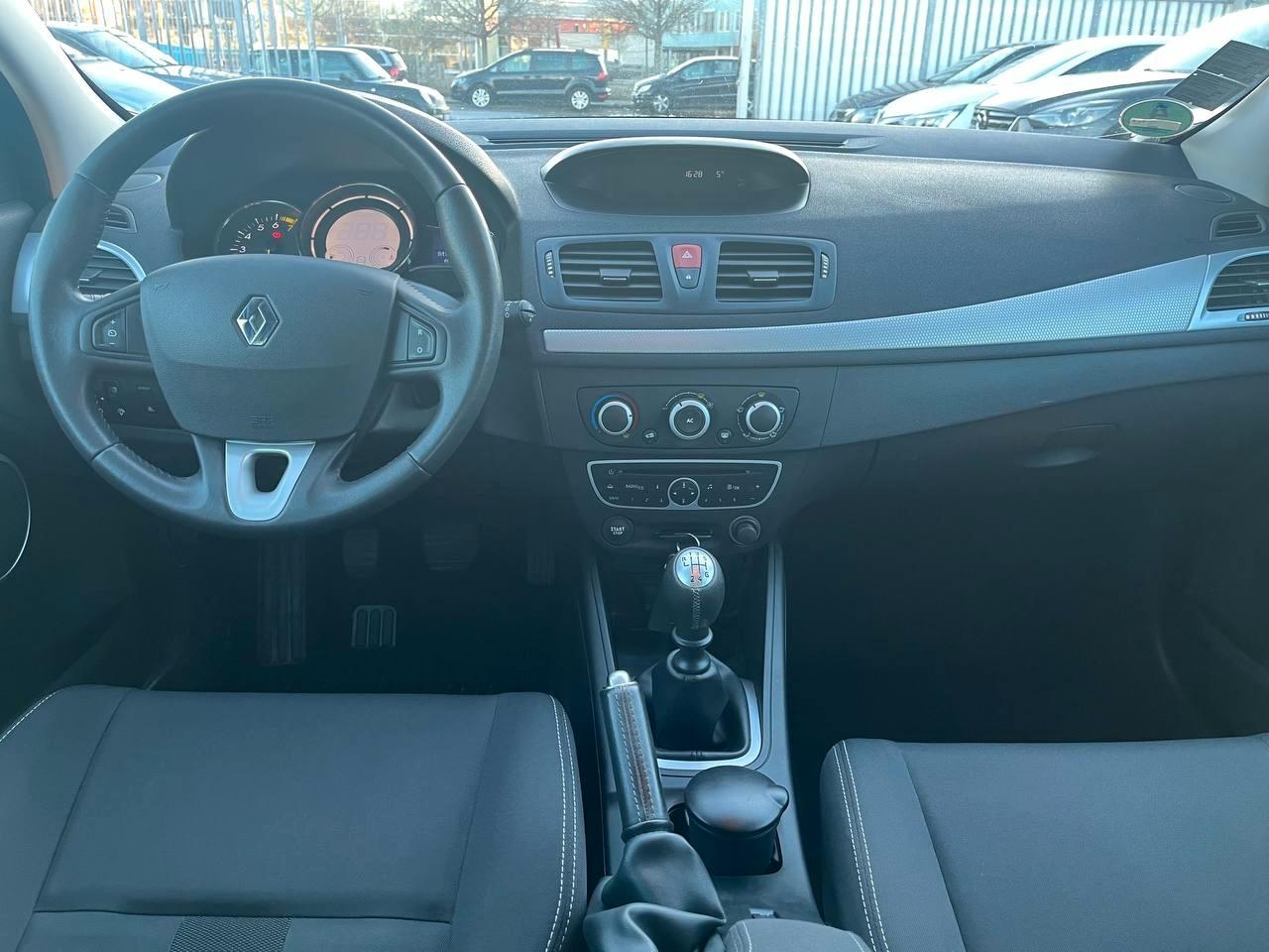 Renault Megane 2010 — photo 12