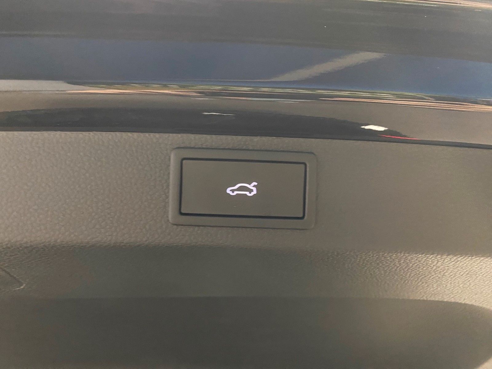 Fahrzeugabbildung SKODA Karoq 1.5 TSI DSG Selection+AHK+KAMERA+16"ALU+BC