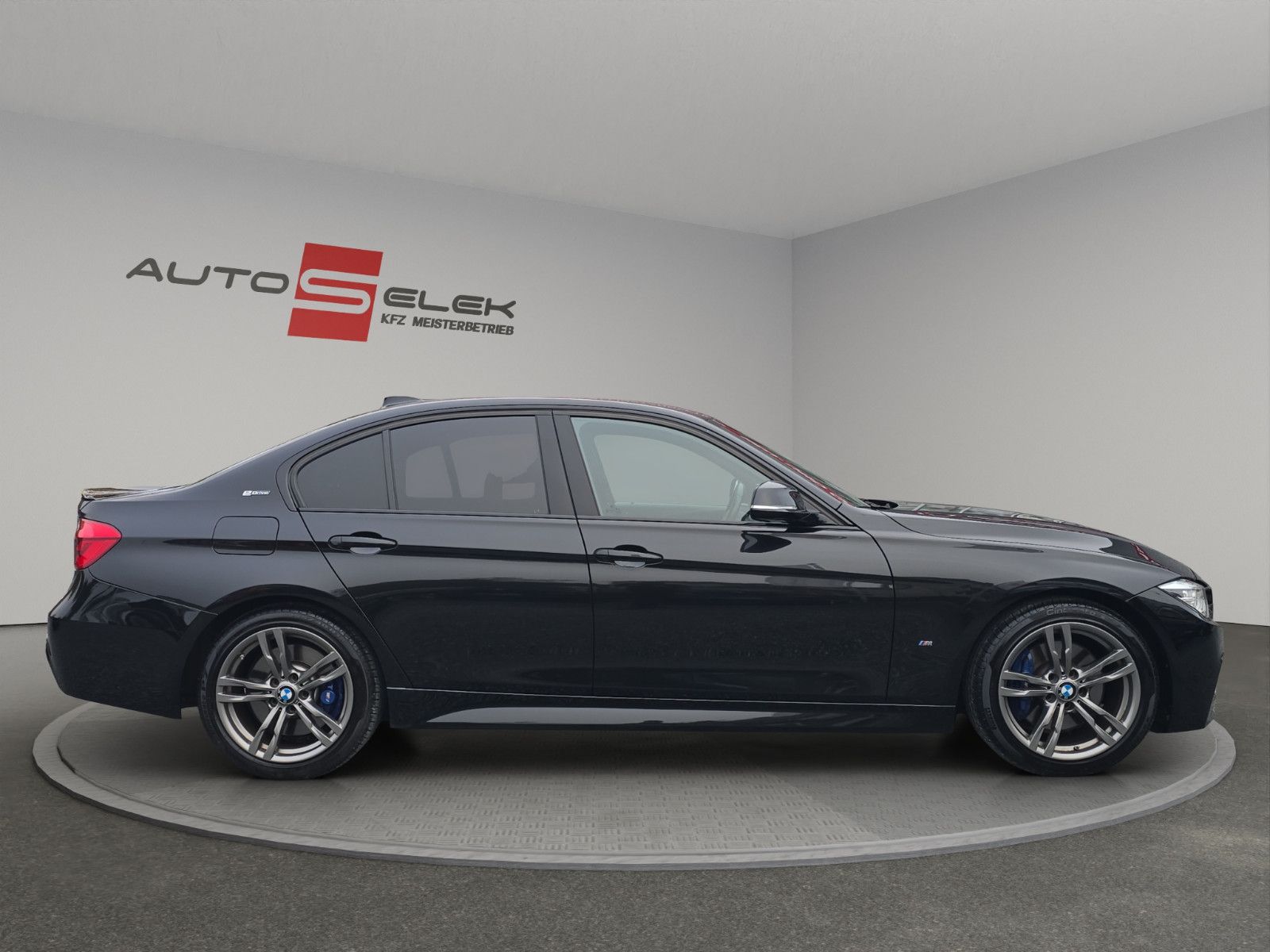 Fahrzeugabbildung BMW 330 e iPerformance M-Sportpaket +LED+ALCANTARA