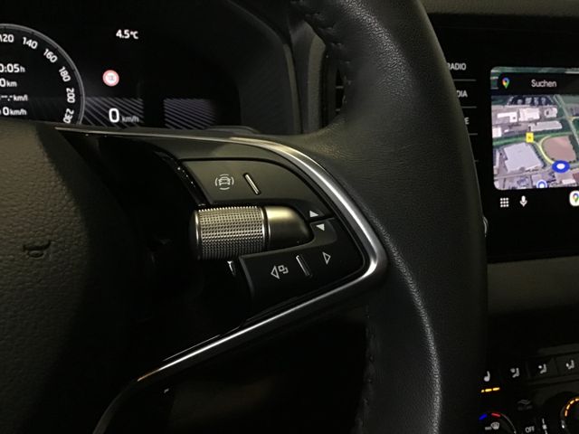 Fahrzeugabbildung Skoda Karoq Selection 1.5 TSI DSG/ACC/SHZ/SmartLink