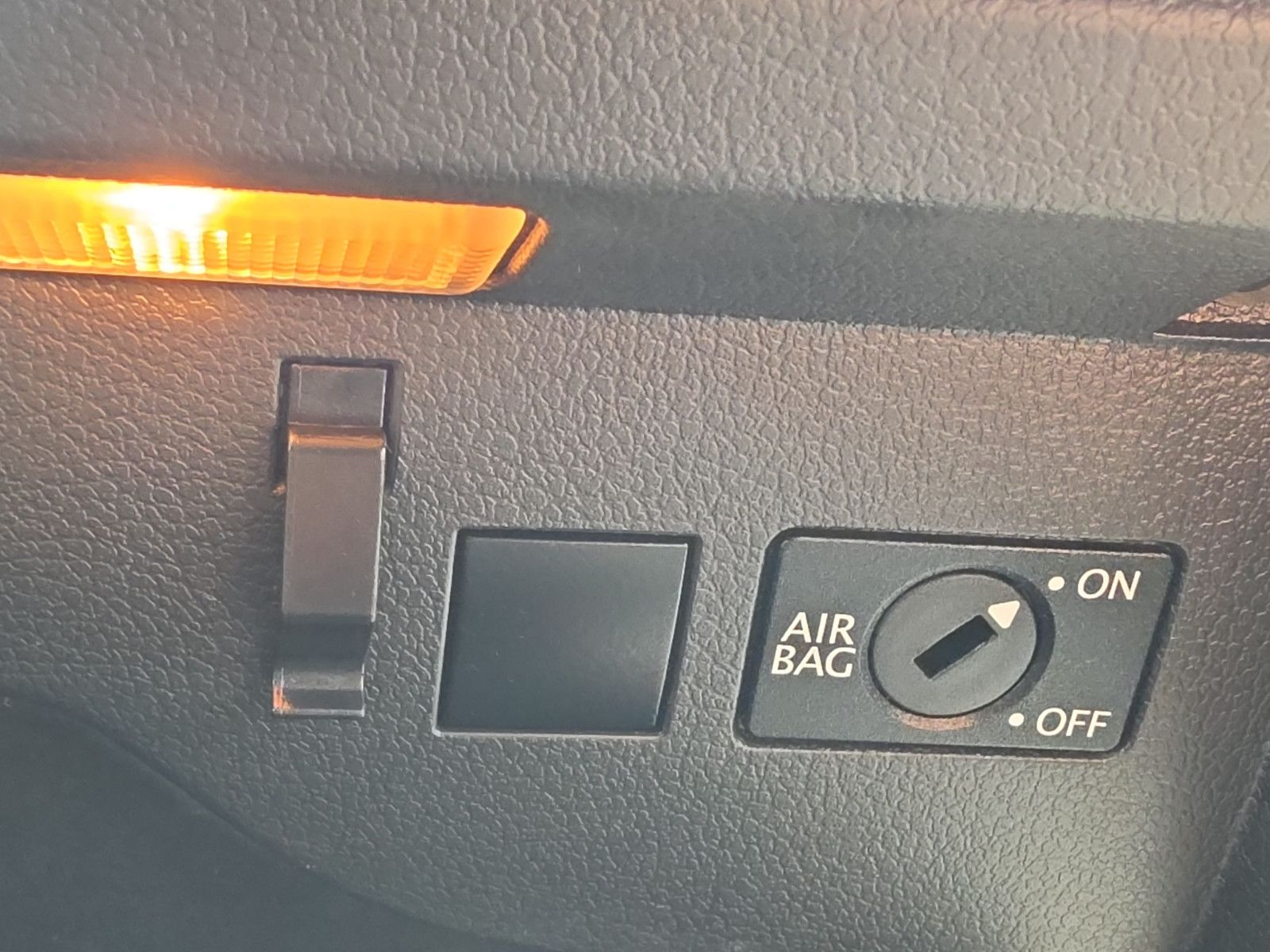 Fahrzeugabbildung Volkswagen Tiguan AHK TEMPOMAT PDC SHZ TÜV SERVICE NEU