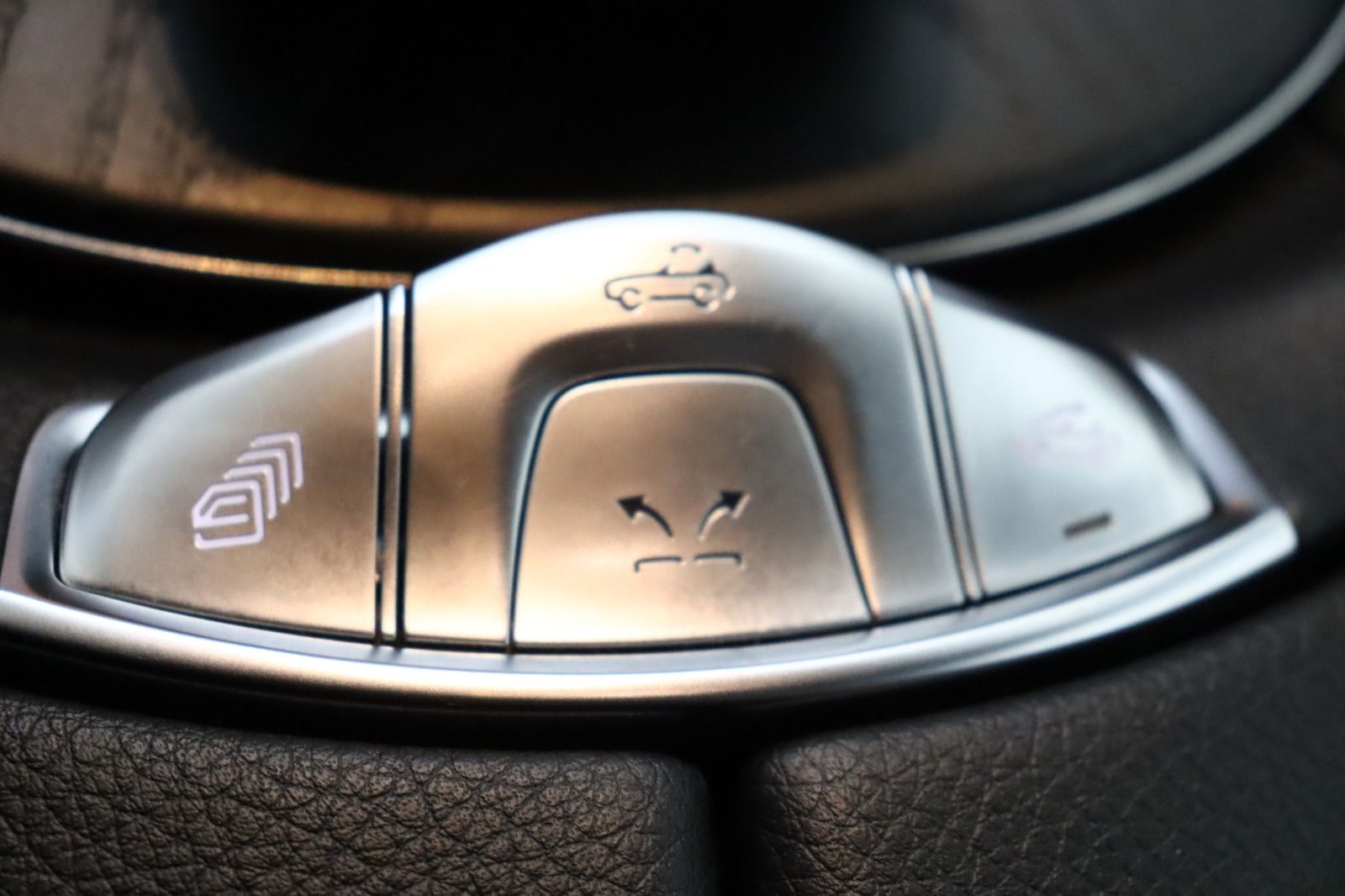 Fahrzeugabbildung Mercedes-Benz E 220 d Night Edition * Airscarf * LED *