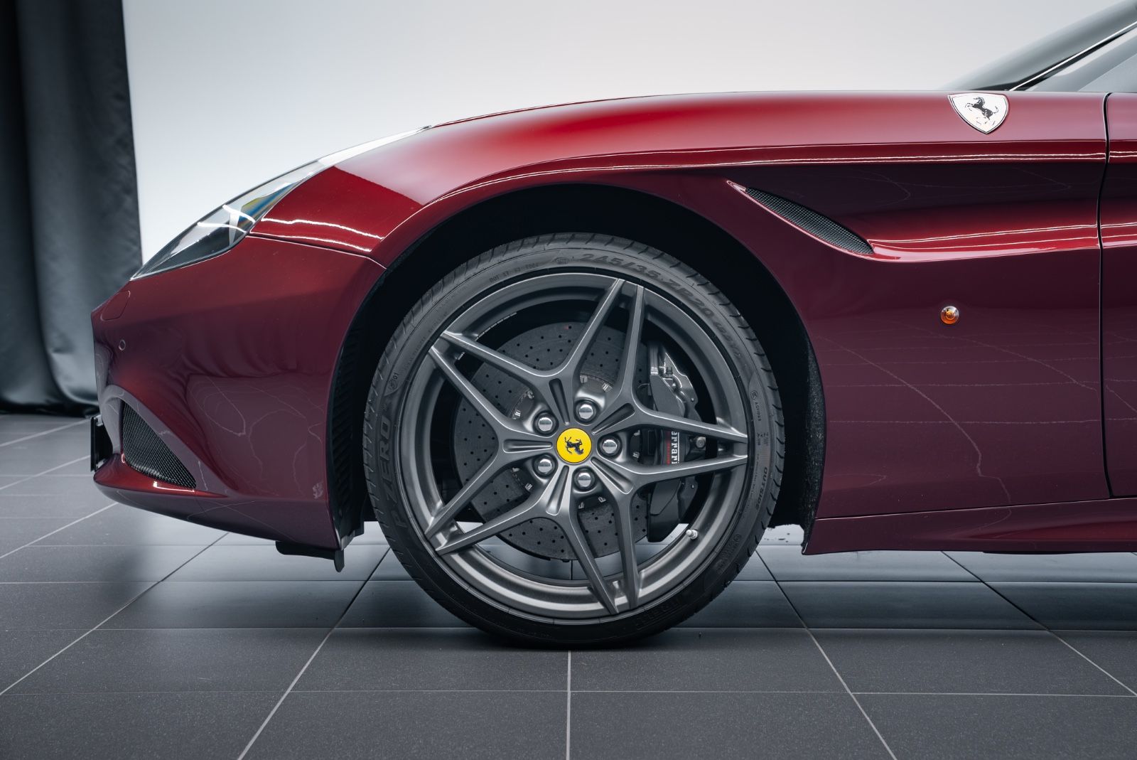 Fahrzeugabbildung Ferrari California T ATELIER/SPECIAL COLOUR/WENIG KM