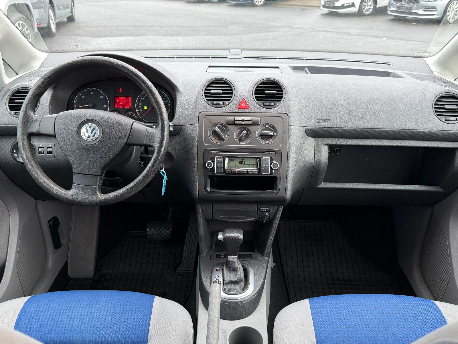 Fahrzeugabbildung Volkswagen Caddy Maxi Life 1.9 TDi DSG 7-Sitzer AHK PDC