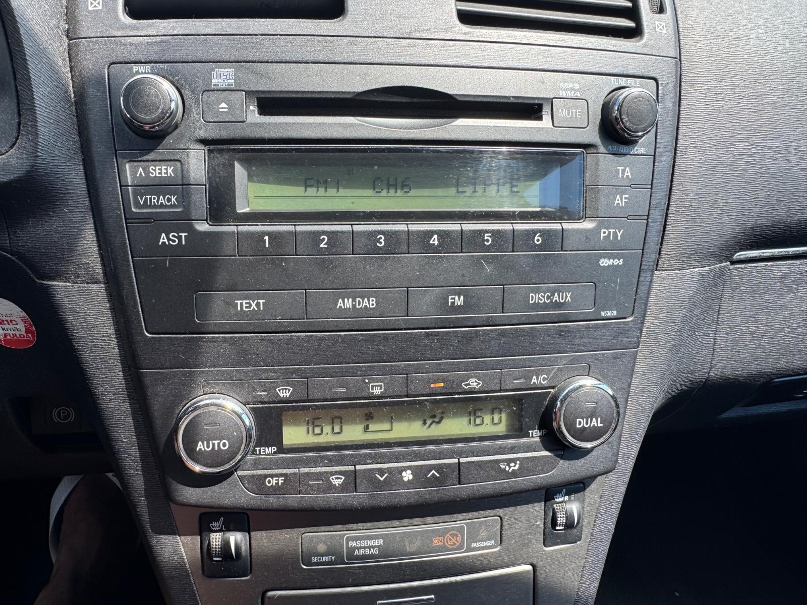 Toyota Avensis 2010 — photo 19