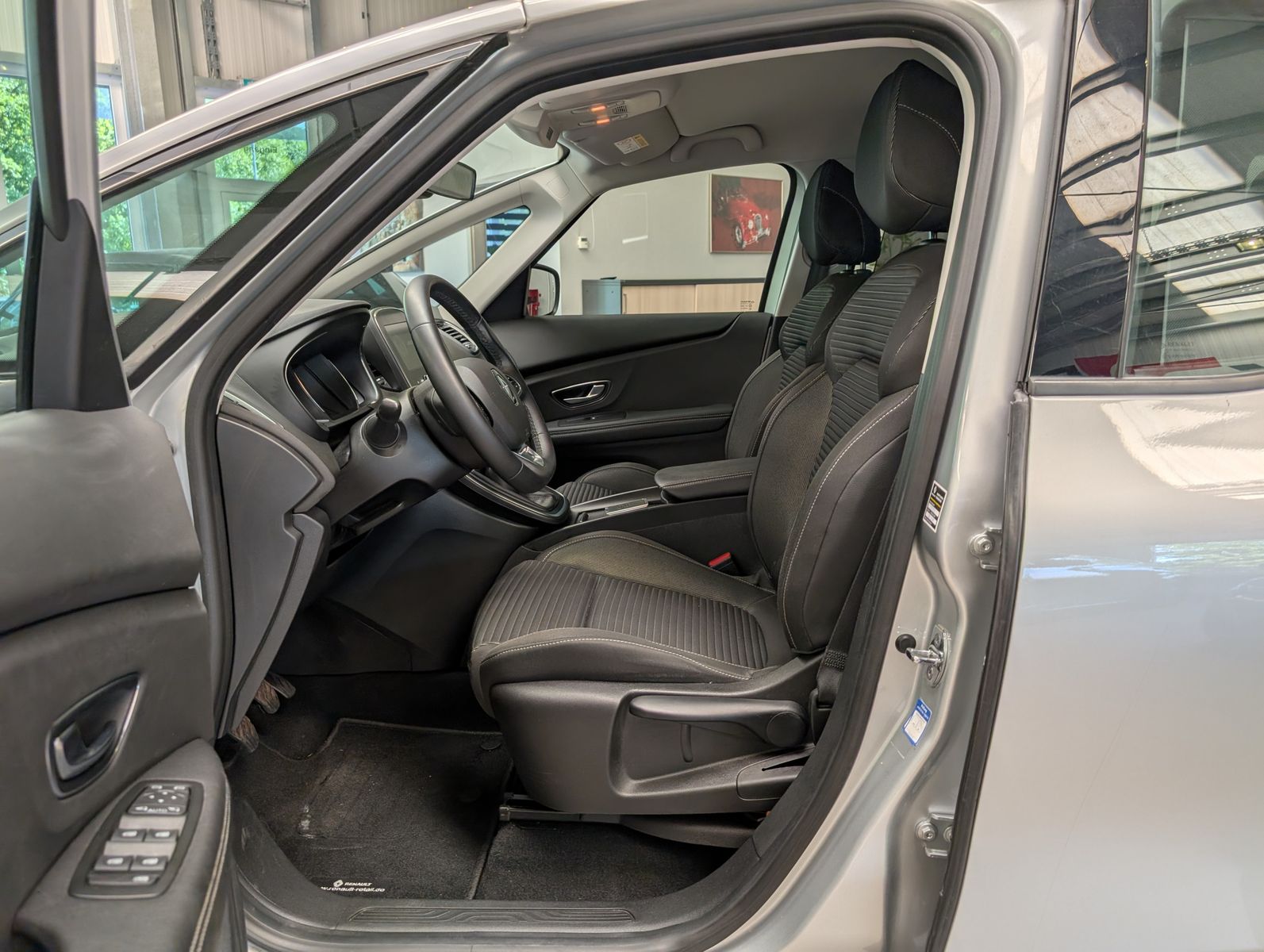 Fahrzeugabbildung Renault Grand Scenic 1.7 BLUE dCiFamily-Paket PDC v/h