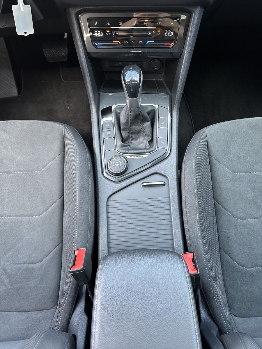 Fahrzeugabbildung Volkswagen Tiguan 2.0 TDI 4M DSG Elegance NAV+LED+AHK+PANO