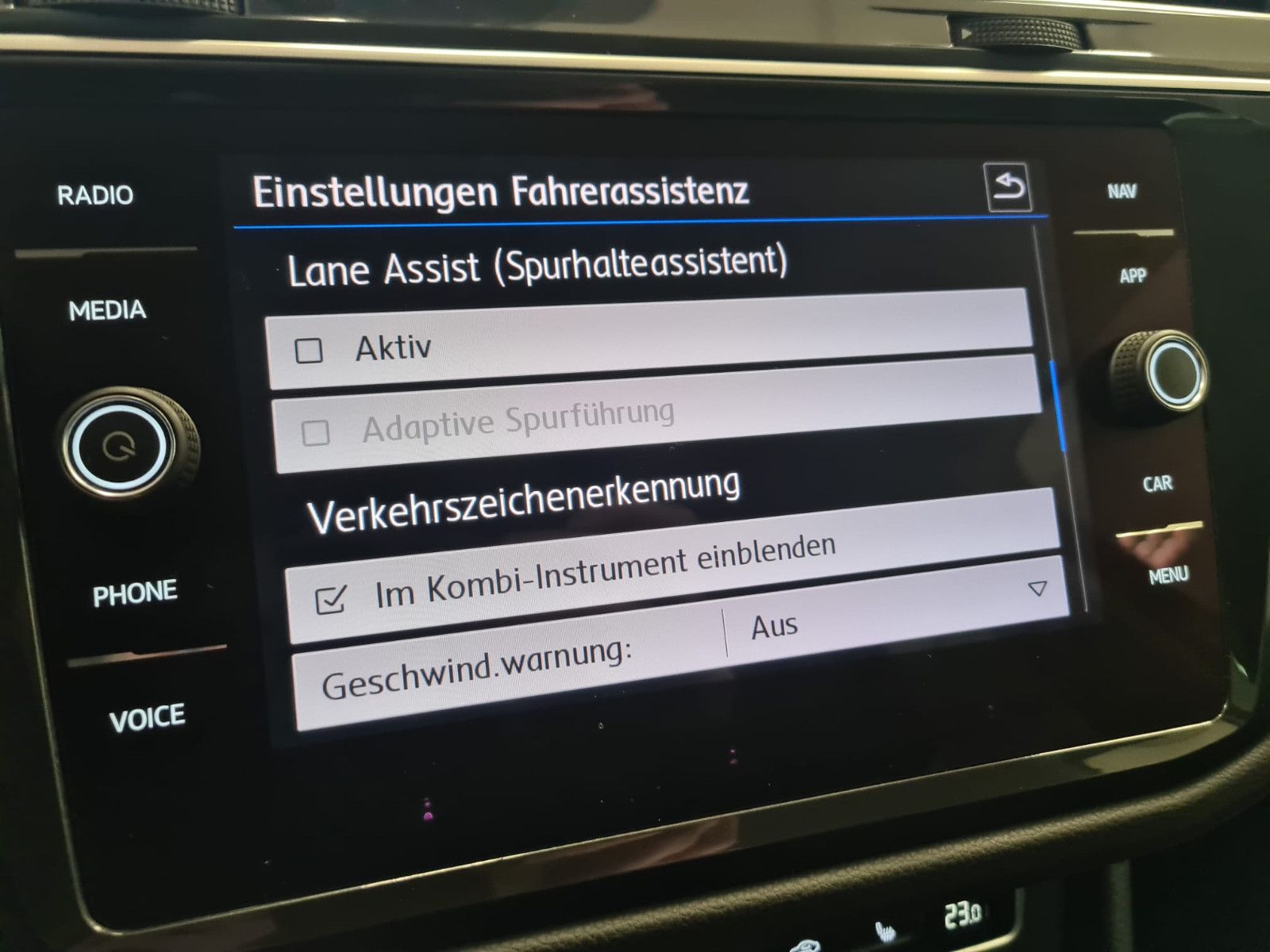 Fahrzeugabbildung Volkswagen Tiguan Comfortline / 1. Hand / AHK / GARANTIE
