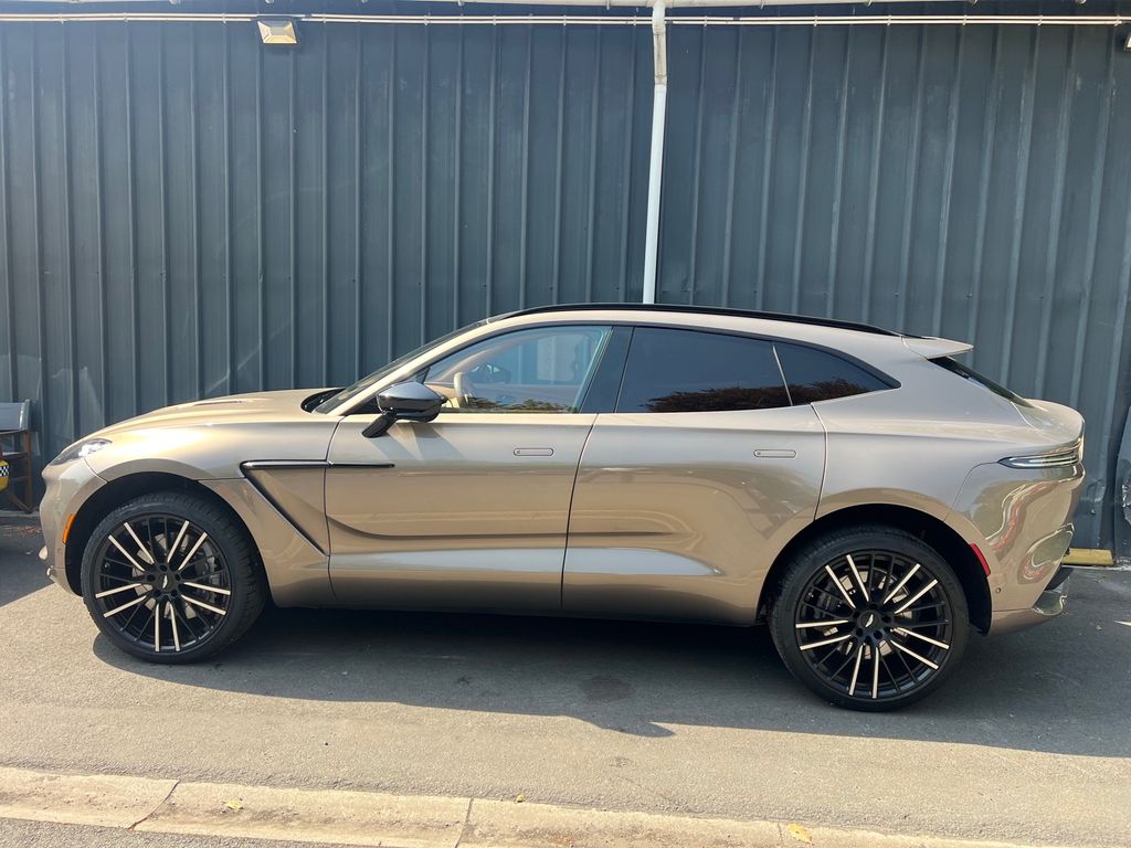 Image of Aston Martin DBX