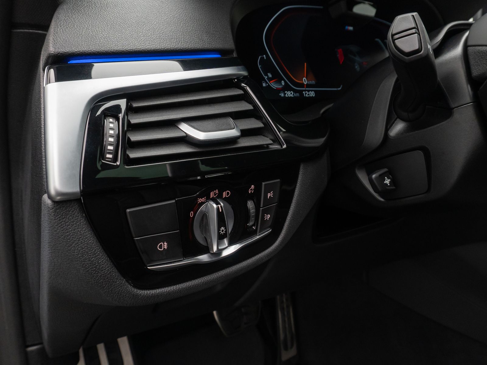 Fahrzeugabbildung BMW 530i M Sport Glasdach Kamera Laser HUD DAB H/K