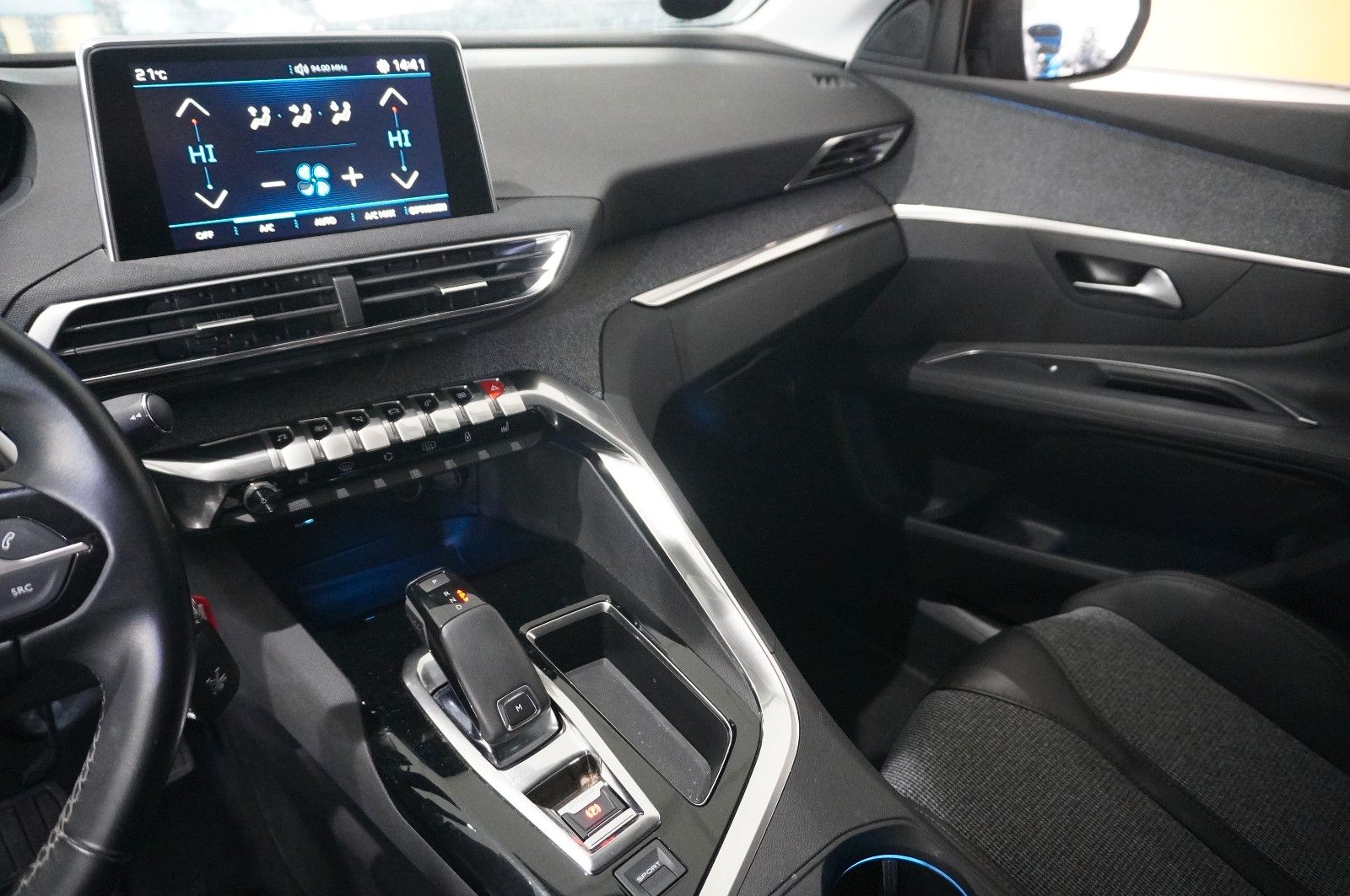 Fahrzeugabbildung Peugeot 3008 1.6D ALLURE NAVI/LED/KAMERA/SHZ/VIRTU./AHK