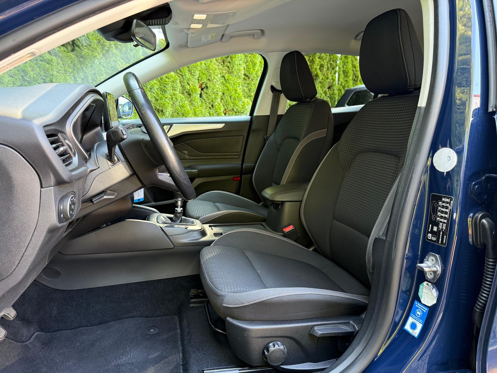 Fahrzeugabbildung Ford Focus 2.0 EB Cool & Connect LED+NAV+SHZ+KAM+CARP
