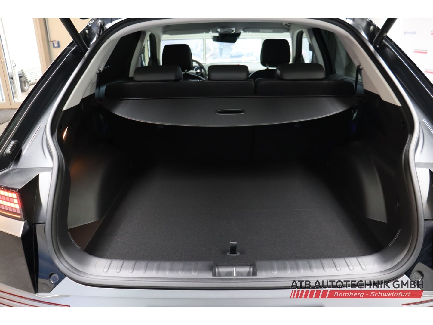Fahrzeugabbildung Hyundai IONIQ 5 Uniq SOH 100% 4WD 77,4 kWh Relax-Paket 2