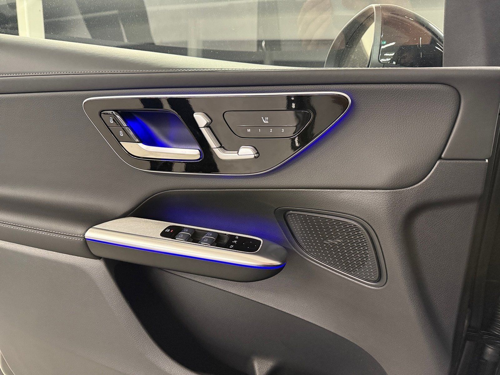 Fahrzeugabbildung Mercedes-Benz GLC 300 d 4M*Airmatic*STDHZG*Pano*AHK*Night*20"*