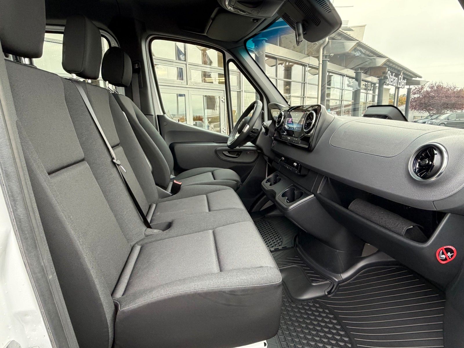 Fahrzeugabbildung Mercedes-Benz Sprinter 317 CDI 3665 9G DoKa AHK Klima Kamera