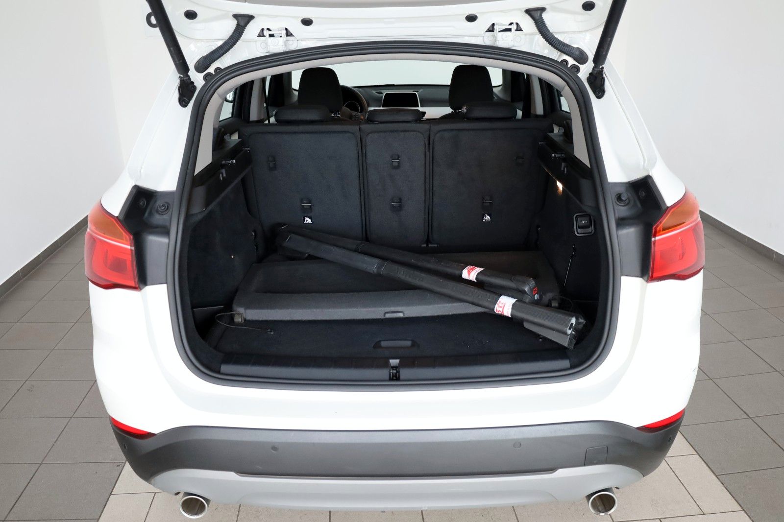 Fahrzeugabbildung BMW X1 xDrive 18dA Navi,SH,PDC,SR+WR