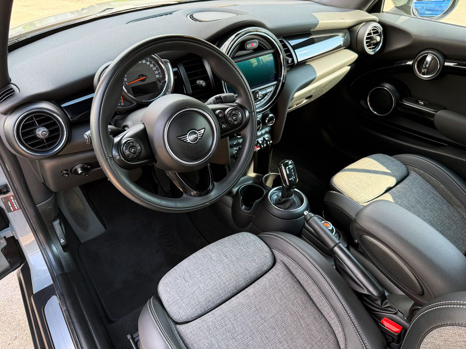 Fahrzeugabbildung MINI Cooper Cabrio Steptr. PDC KAM NAV LED TEMP SHZ