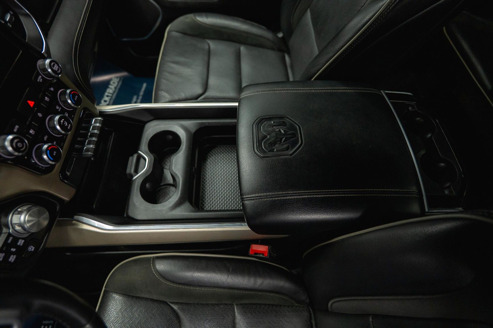 Fahrzeugabbildung Dodge RAM 5.7 V8 HEMI 4x4 LARAMIE RamBox Airmatic 19%
