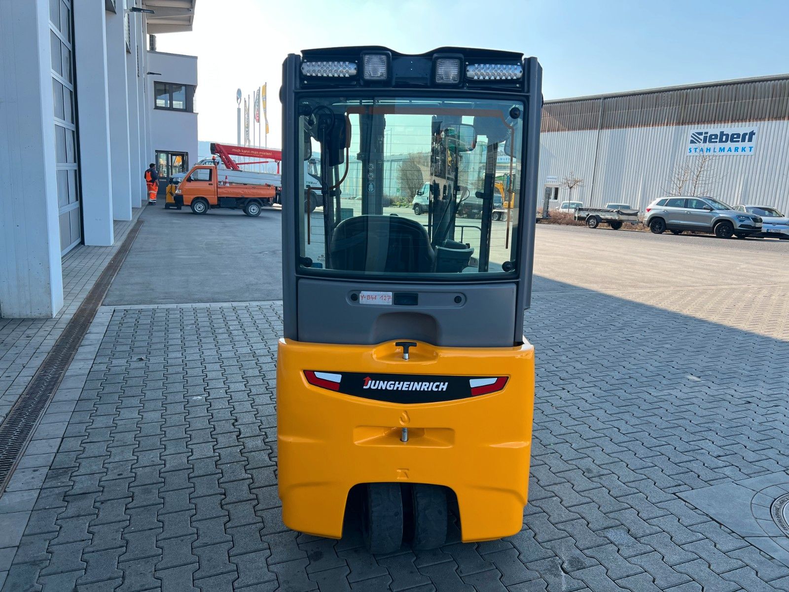 Fahrzeugabbildung Jungheinrich EFG 218 / Triplex 4.30m / SS / nur 1.738h