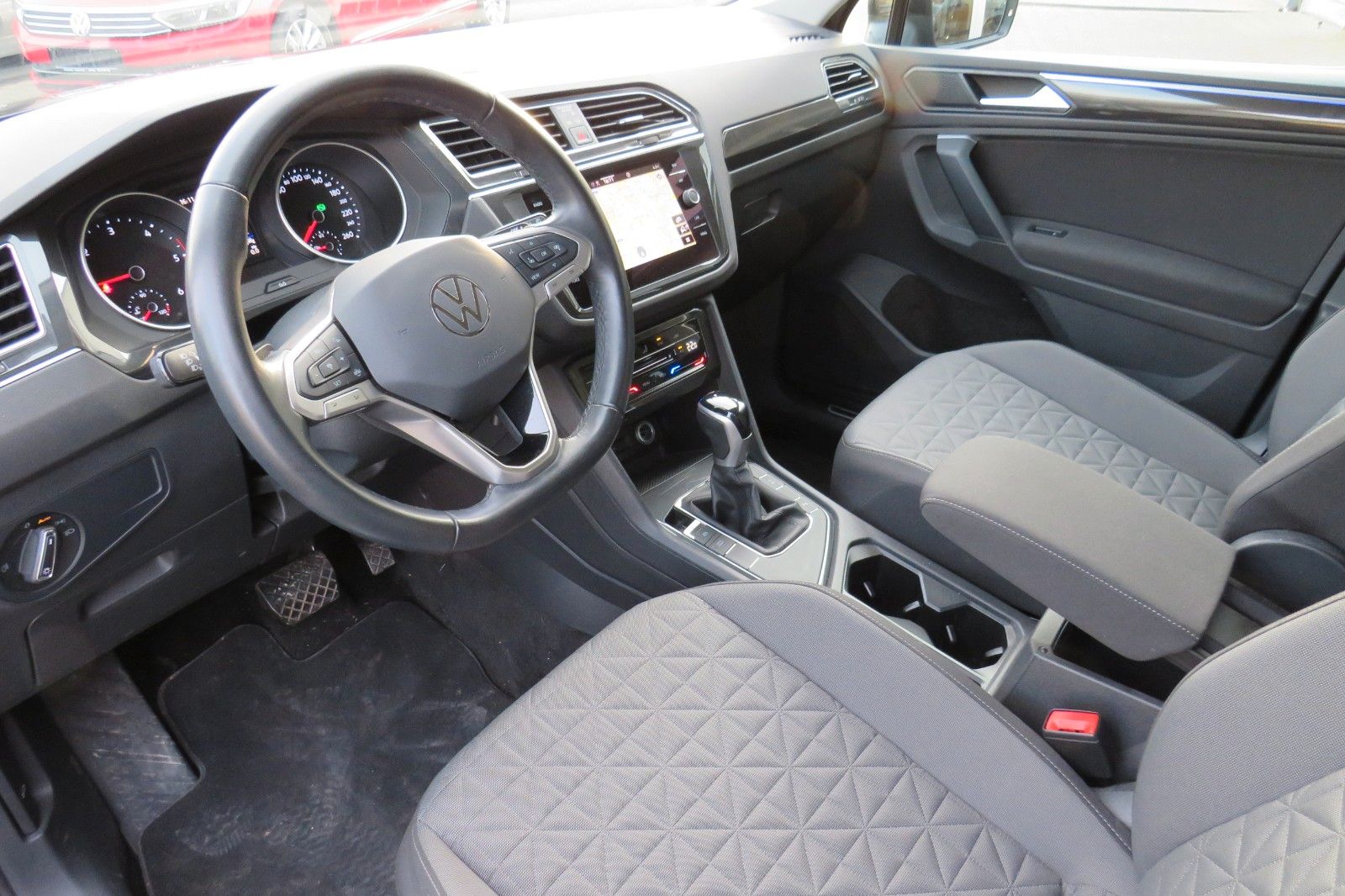 Fahrzeugabbildung Volkswagen Tiguan Life TDI DSG AHK NAVI KAMERA LED ACC GJ