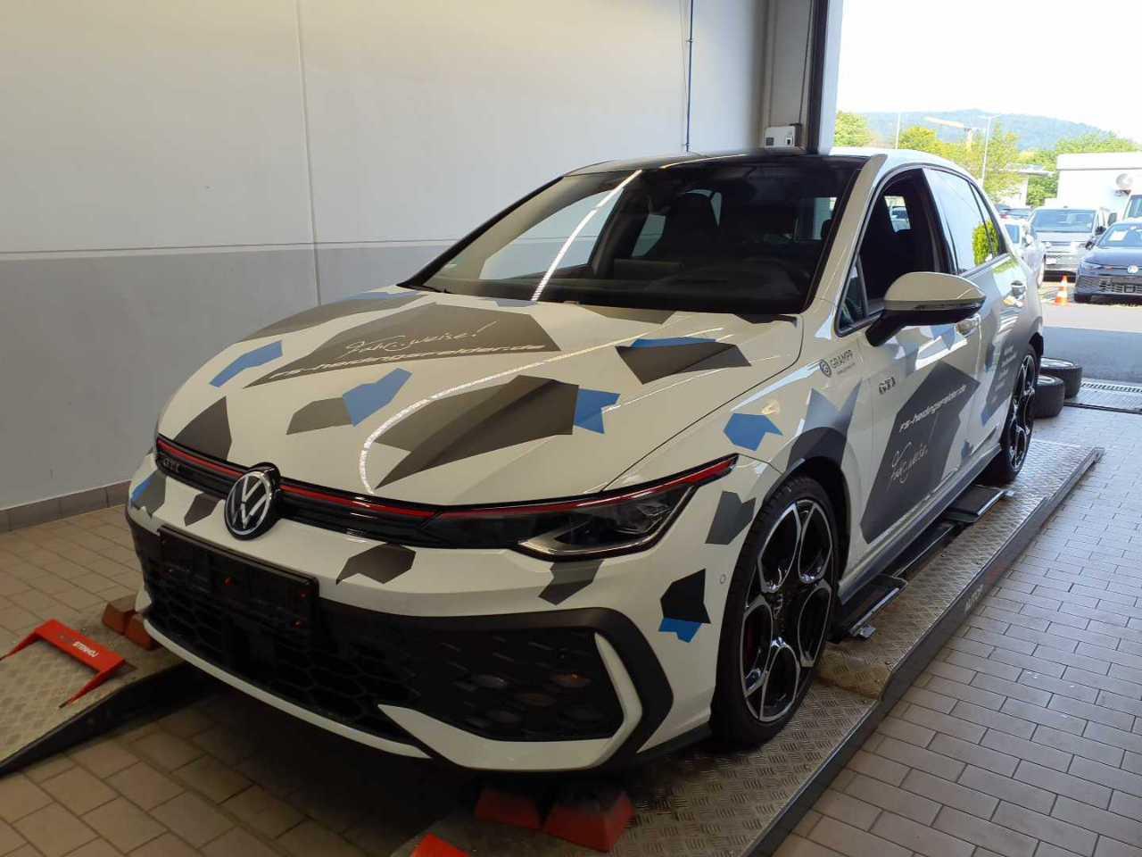Volkswagen Golf GTI +AHK+360°+HUD+PANO+DCC+HARMAN+MATRIX+, миниатюра 2