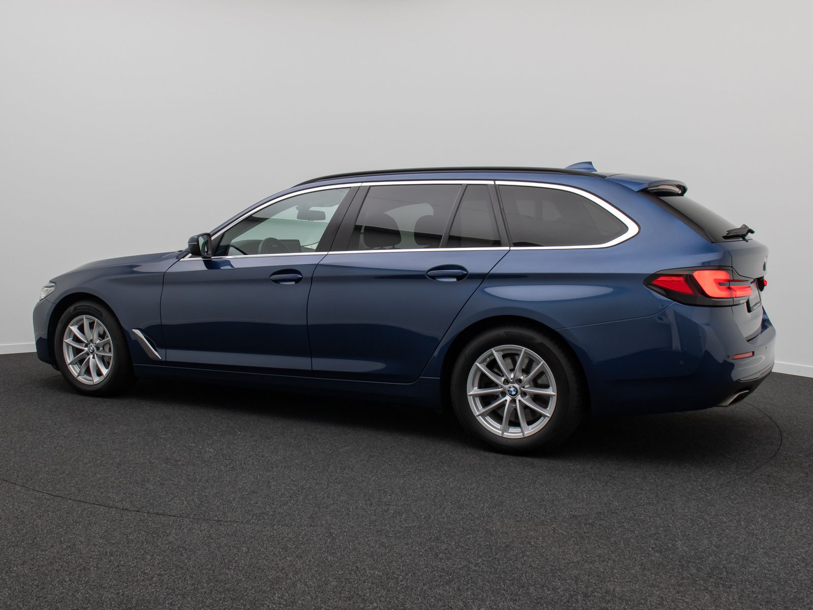 Fahrzeugabbildung BMW 530d xD HUD DAB HiFi Kamera Laser Alarm Komfort