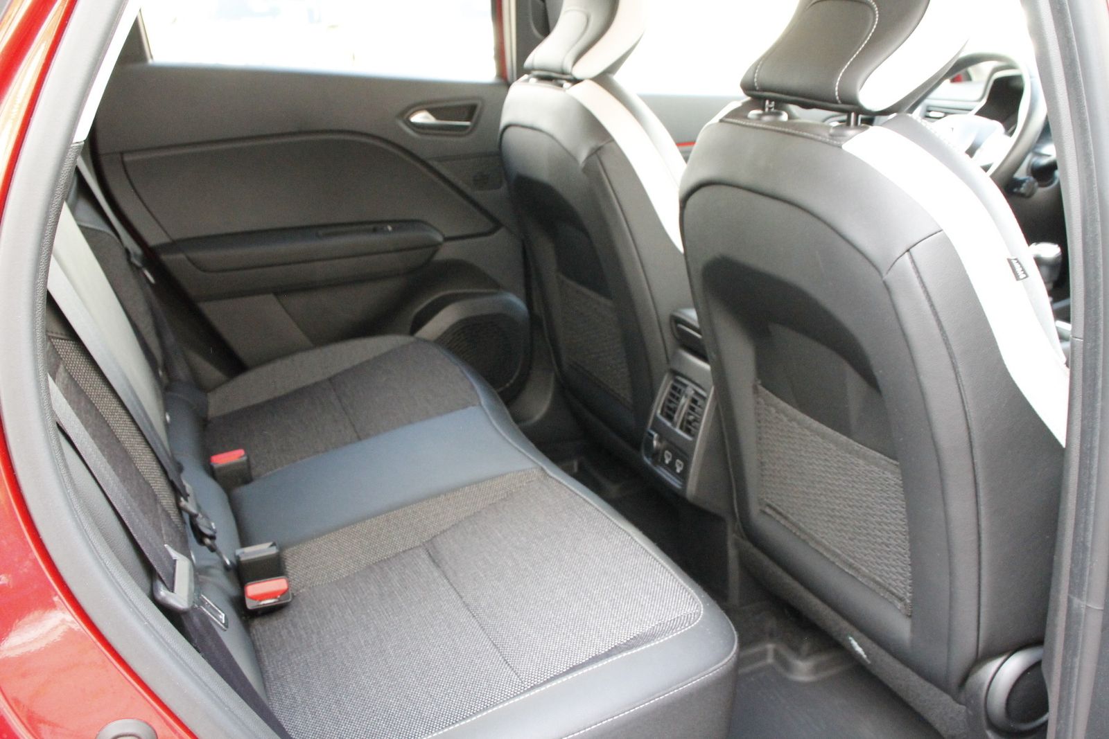 Fahrzeugabbildung Renault Captur Techno Mild Hybrid 140