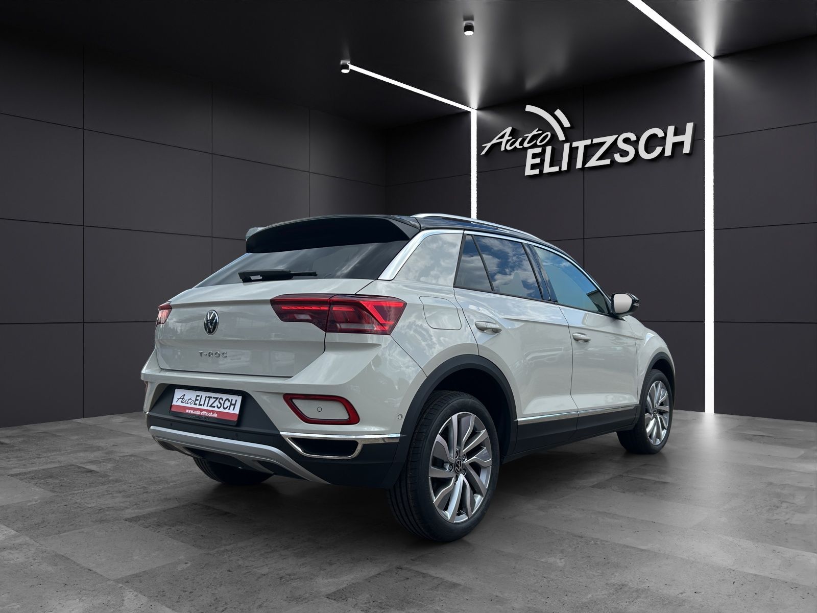 Fahrzeugabbildung Volkswagen T-Roc TSI Style DSG LEDplus CarPlay AID ACC RFK