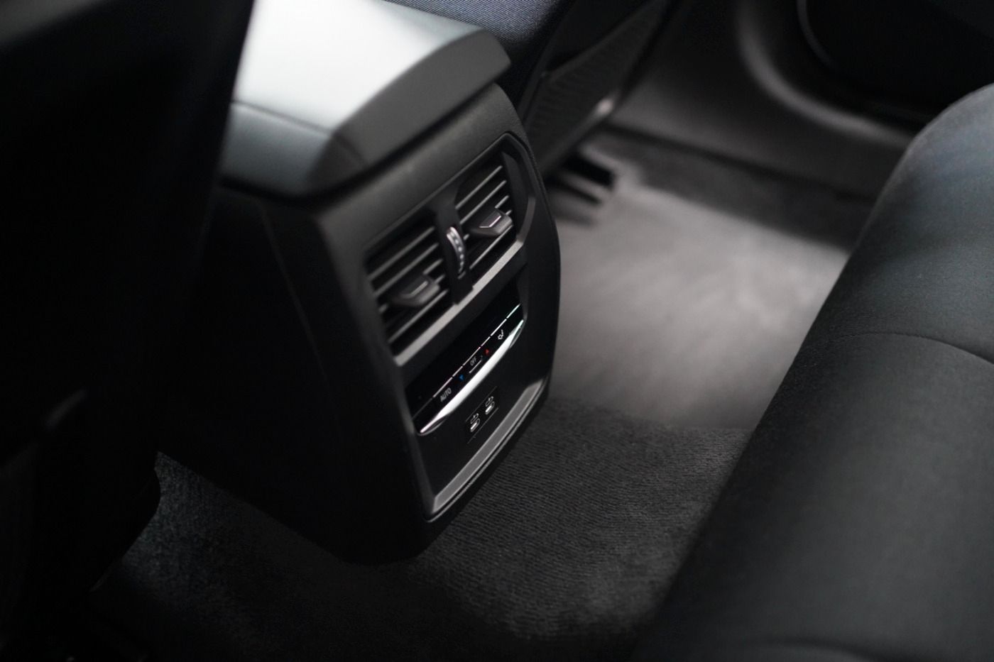 Fahrzeugabbildung BMW 320d Advantage +Driving Assistant+Komfortzugang