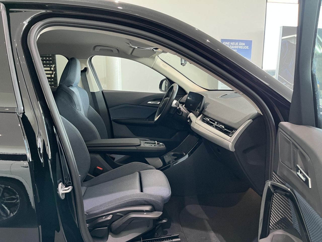 BMW iX2 - Bild 17
