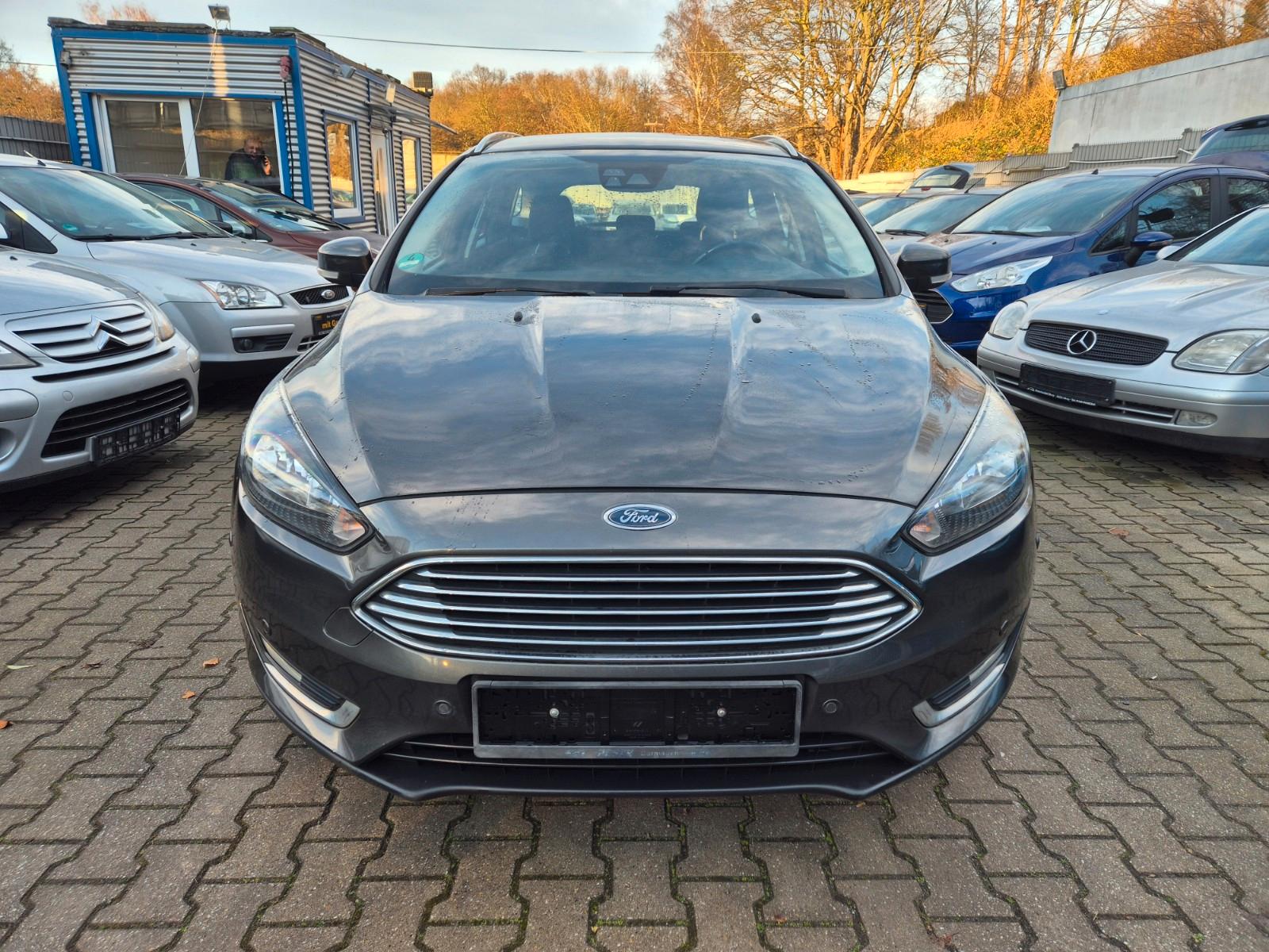 Ford Focus Turnier Titanium*TOP*TÜV 11/26*GEWAHR