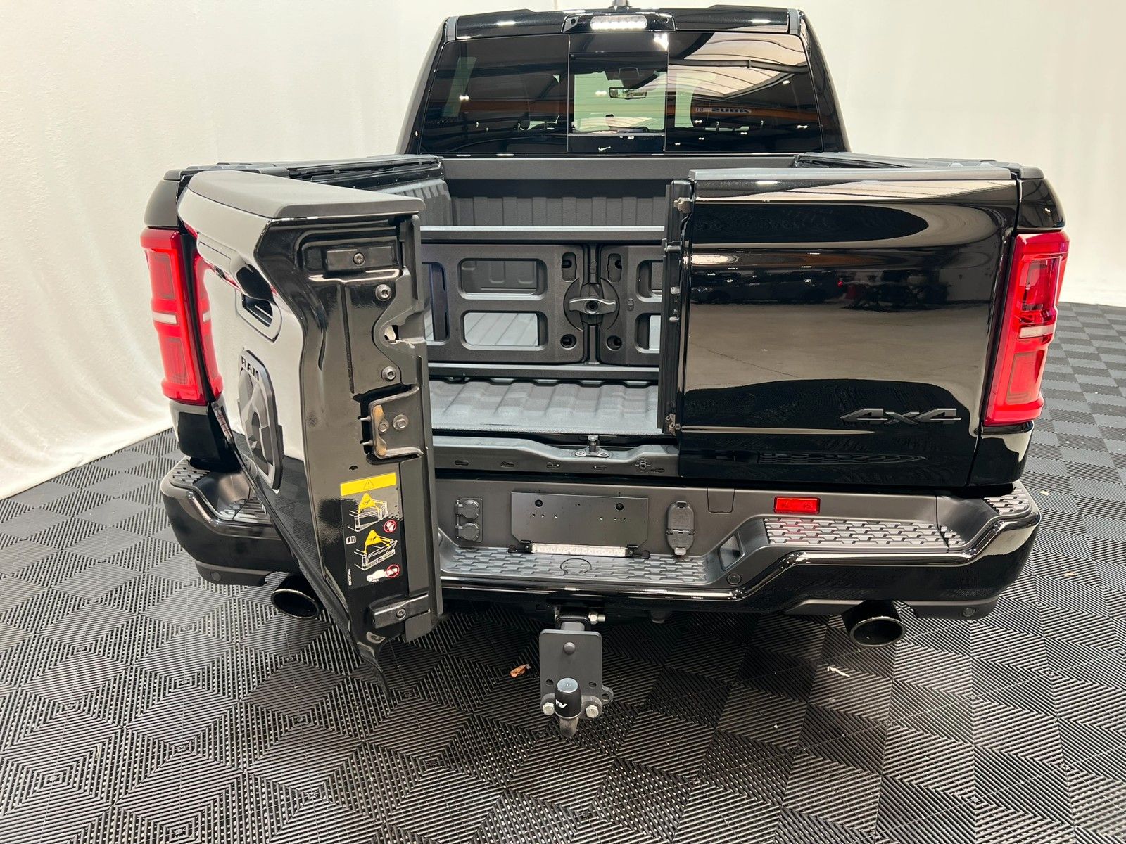 Fahrzeugabbildung Dodge RAM 1500 Limited Night  H/O 3.0L / MFT
