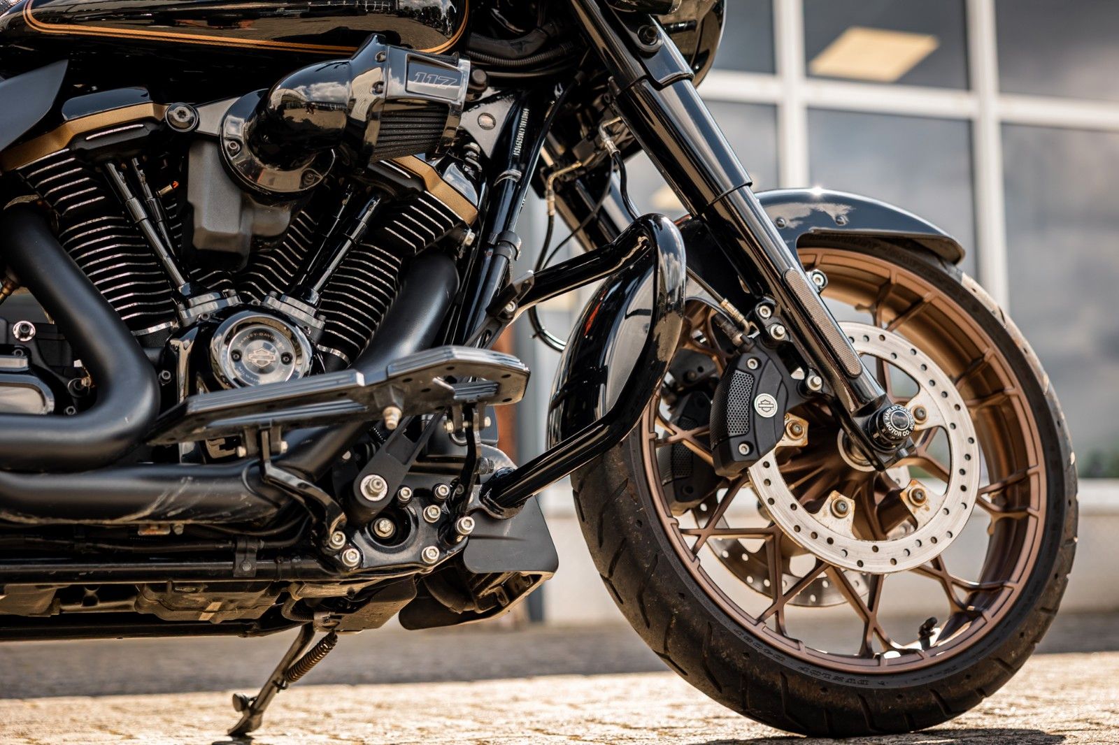 Fahrzeugabbildung Harley-Davidson FLHXST STREET GLIDE ST 117-JEKILL & HYDE- Öhlins