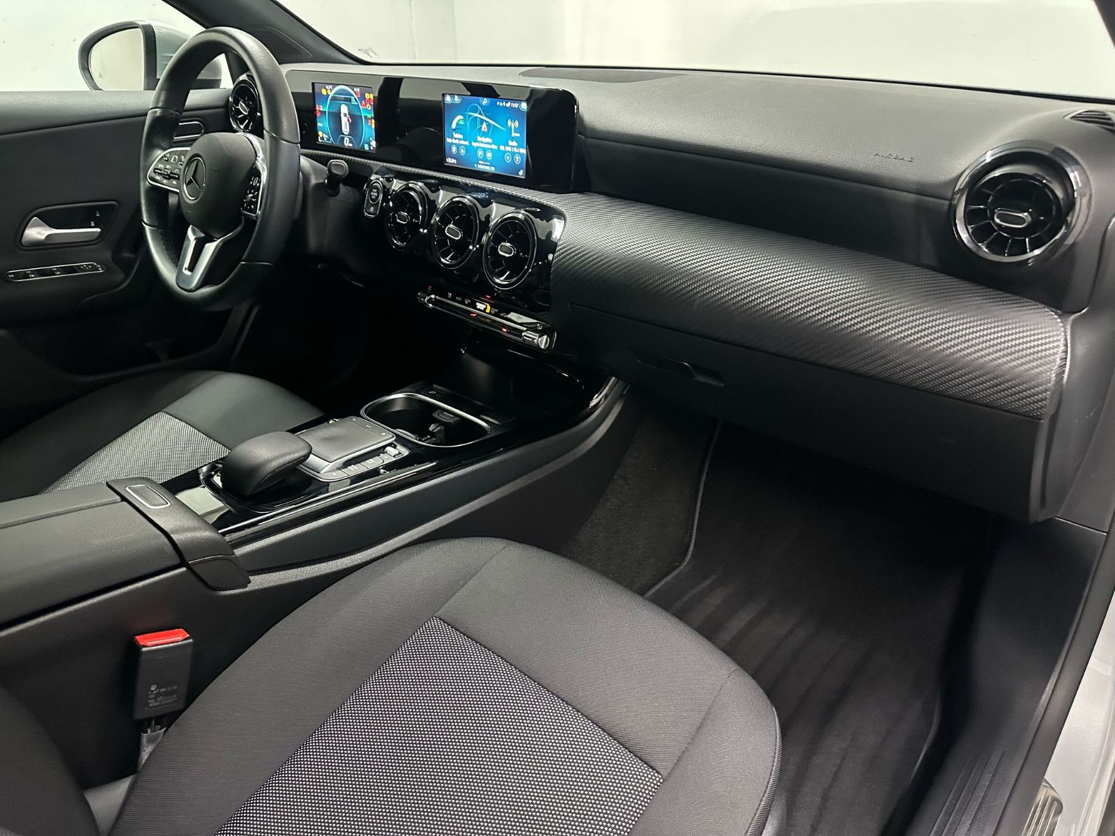 Fahrzeugabbildung Mercedes-Benz A 200 d DCT *DISTRO*AHK*LED*NAVI*BUSINESS*SH