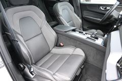 Fahrzeugabbildung Volvo XC60 B4 D AWD Autom. R-Design*STDHZG*PANO*ACC