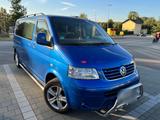 Volkswagen VW-Bus T5  Caravelle  2.5 Voll-TDI, 5-Sitzer - Volkswagen T5 Caravelle mit Diesel-Antrieb: Kleinbus, 2.5