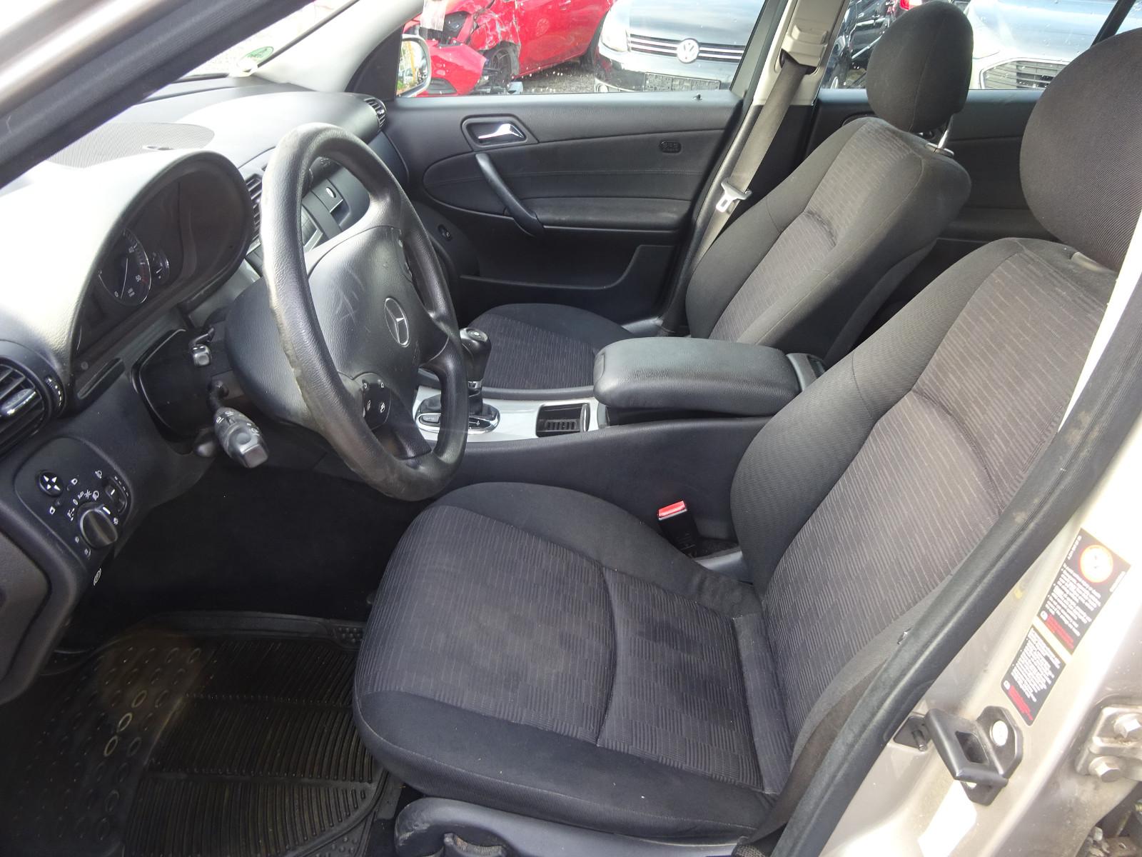 Mercedes-Benz C220 2005 — photo 7