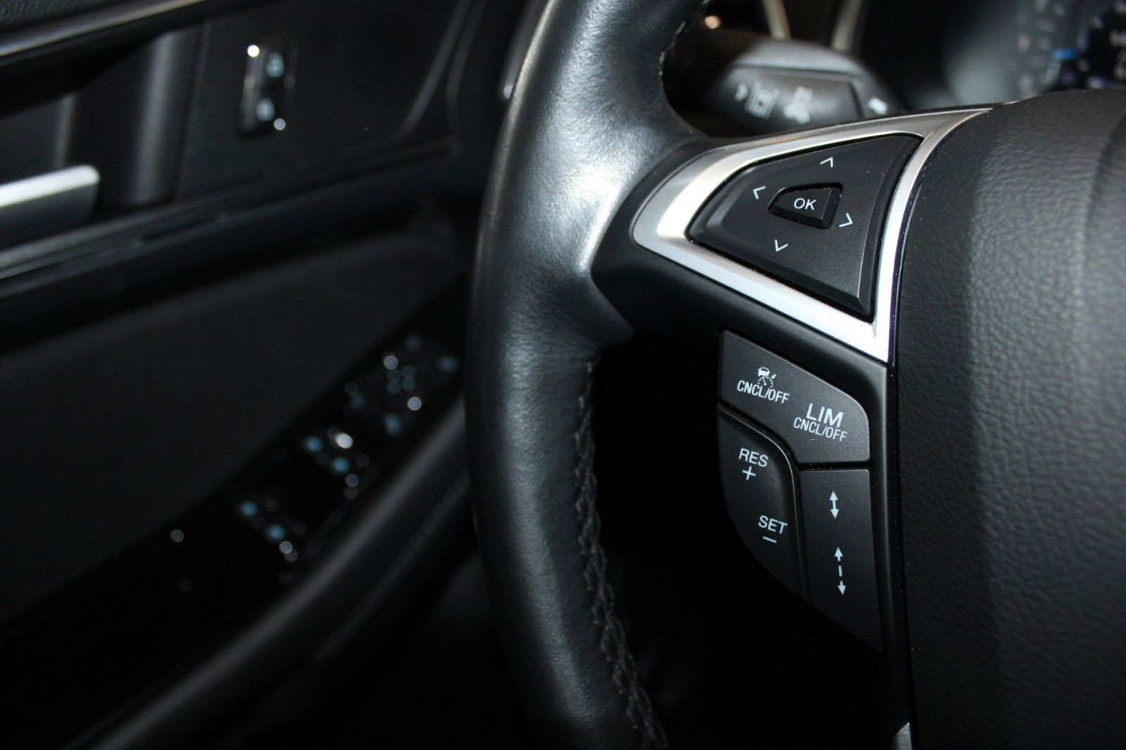 Fahrzeugabbildung Ford S-Max Titanium Automatik 7-Sitze AHK ACC CAM LED