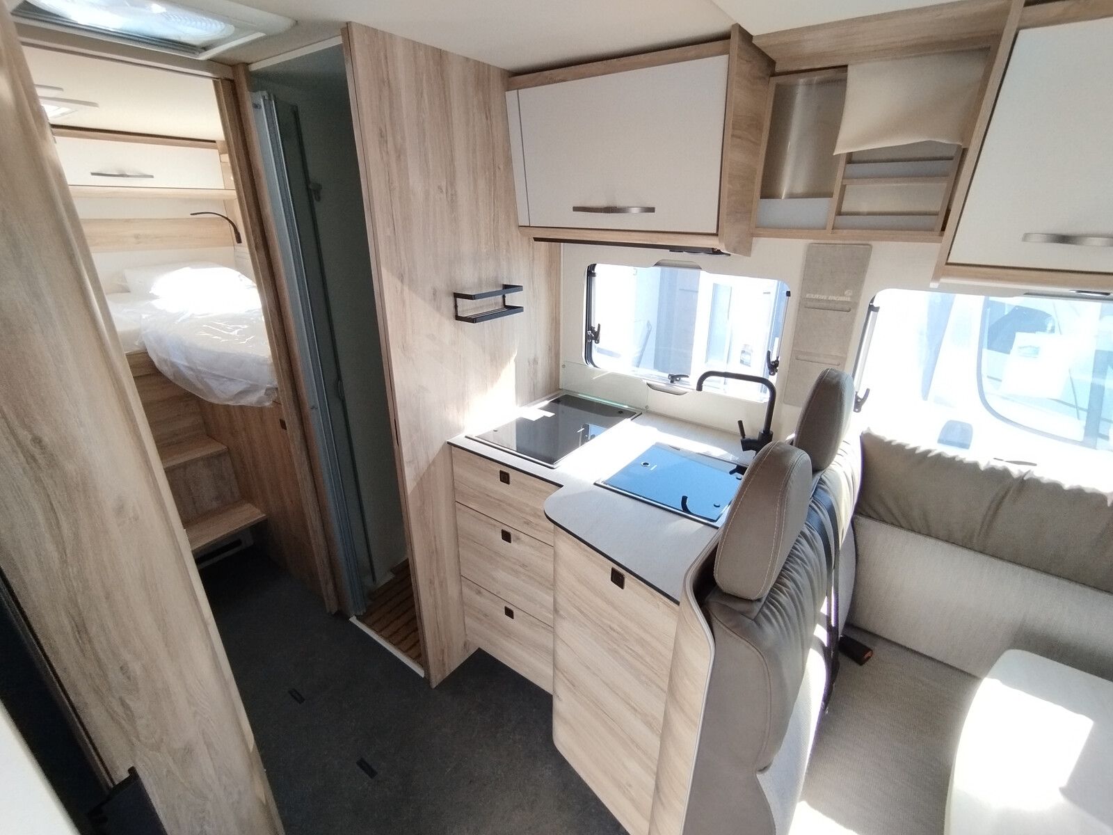Fahrzeugabbildung Eura Mobil Profila RS PRS 720 EB 180PS Autom., Mondial Plus