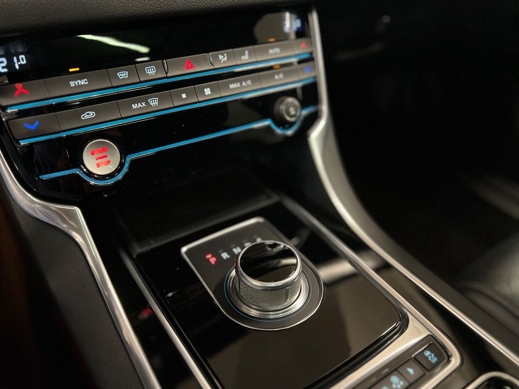 Jaguar XF Prestige/ 1.HAND/ 84.tKM/ 2016/ GARANTIE/ Jaguar XF Prestige/ 1.HAND/ 84.tKM/ 2016/ GARANTIE/