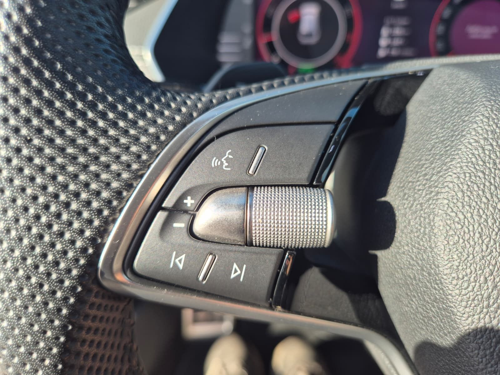 Fahrzeugabbildung SKODA Octavia 1.5 DSG Sportline PANO*MATRIX*AHK*5J.GAR