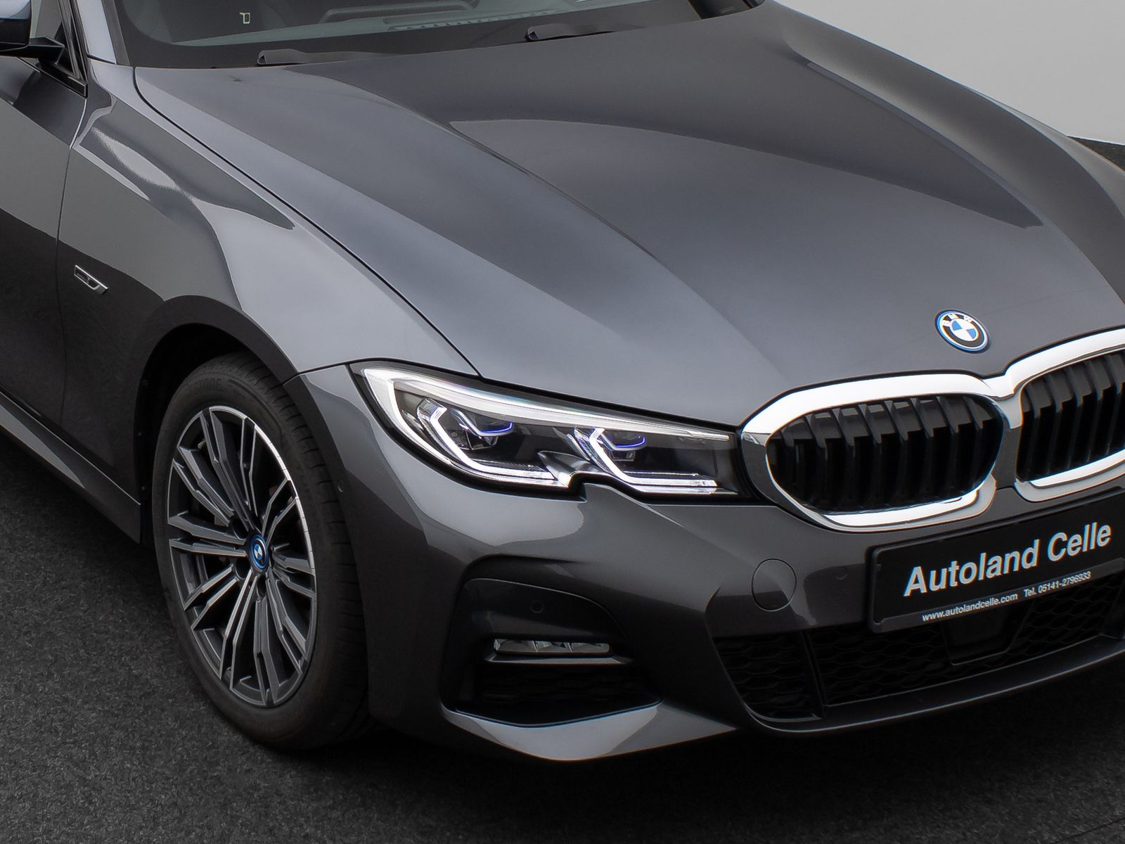 Fahrzeugabbildung BMW 330e M Sport Panorama Kamera Laser HUD DAB HiFi