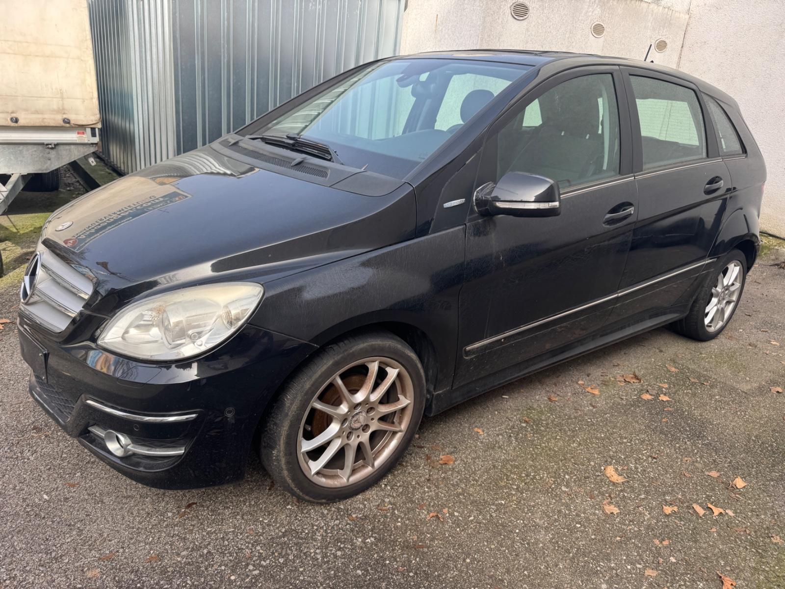 Mercedes-Benz B 180 , EURO 5 , MOTORSCHADEN